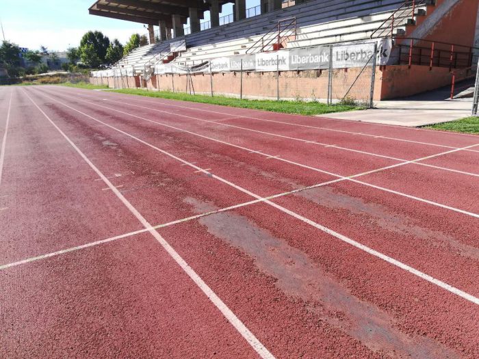 Se aprueban las proyectos de remodelación de la pista de atletismo del Luis Ocaña y el césped de Obispo Laplana