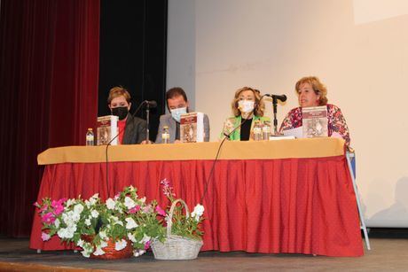 Iniesta conmemora su 50 aniversario con la publicación del libro “Biblioteca de Iniesta. 50 años compartiendo lecturas”