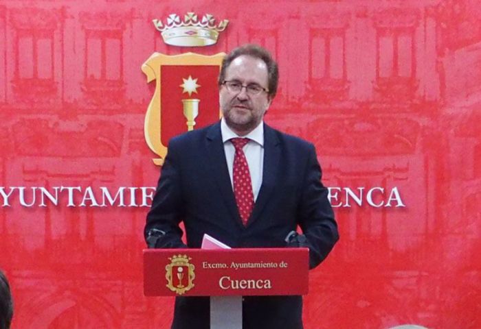 Huete lamenta la falta de lealtad institucional y rigor de Guijarro y Godoy al romper el funcionamiento de la mesa de trabajo en relación con la conexión del hospital y otros temas que afectan a la Ciudad