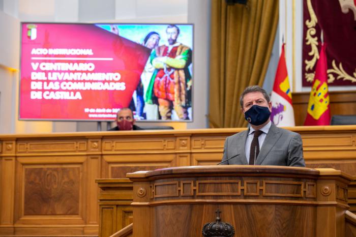 El presidente regional, Emiliano García-Page, asiste, en las Cortes de Castilla-La Mancha, al acto conmemorativo del V Centenario del levantamiento de las Comunidades de Castilla