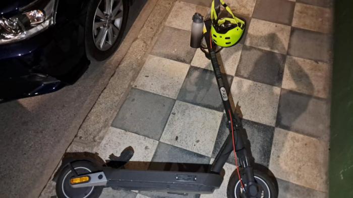 Un nuevo accidente con patinete eléctrico marca el fin de semana en Cuenca: un herido con golpe en la cabeza y desorientado