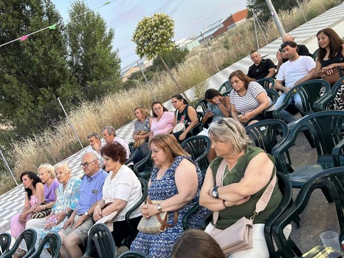 El barrio del Cerro de la Estrella da la bienvenida a sus fiestas con el pregón y la música de Jorge Daniel Rosell
