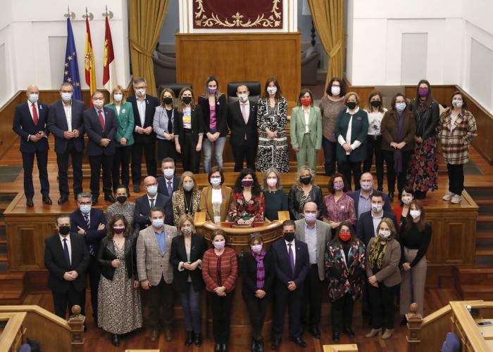 Cruz Roja participa en el acto institucional de las Cortes CLM celebrado con motivo del 8M