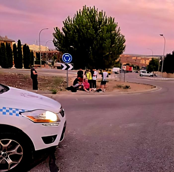 Herido un motorista tras sufrir un accidente en la rotonda de la calle Río Gritos en Cuenca