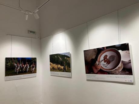 Aguirre acoge una exposición sobre el patrimonio de Rumanía para conmemorar los 15 años de la Asociación Hispano Rumana de Cuenca