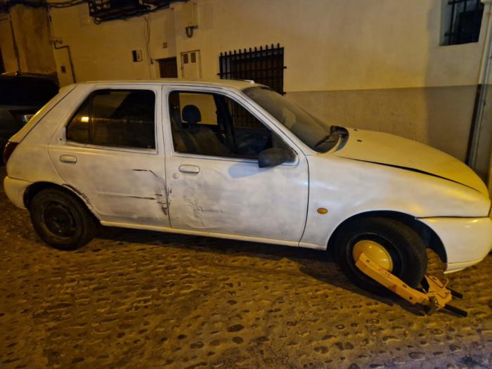 Un conductor se da a la fuga tras chocar contra un bolardo en Cuenca durante una persecución policial