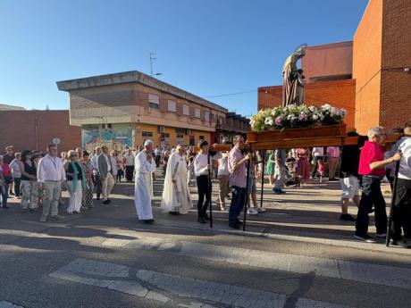 Casablanca honra a su patrona Santa Ana en una procesión tradicional llena de participación