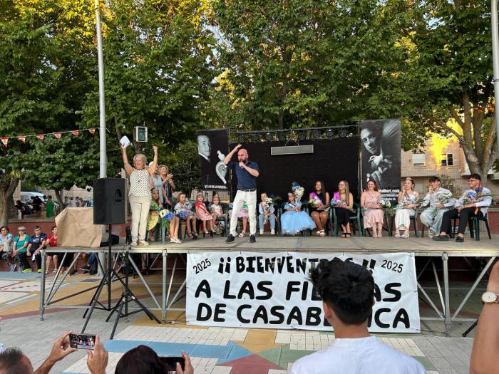 El barrio de Casablanca inaugura sus Fiestas 2025 en honor a Santa Ana con el pregón de Sergio Albir y la proclamación de su Corte de Honor