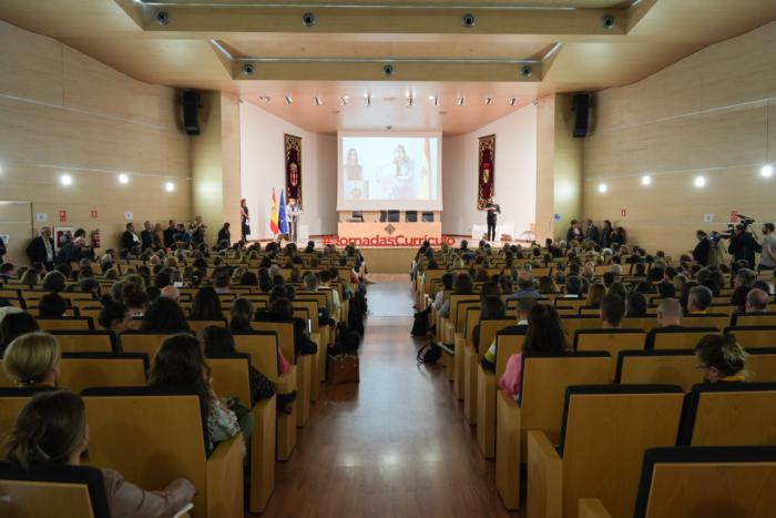Más de 500 docentes participan en la capital en una jornada sobre el modelo del curricular