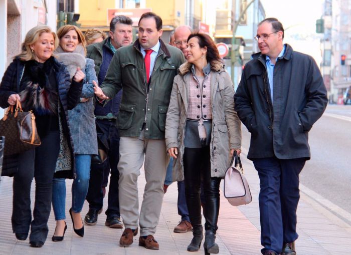 Luz Moya (PP) recuerda a su padre en su presentación a la alcaldía de Cuenca
 