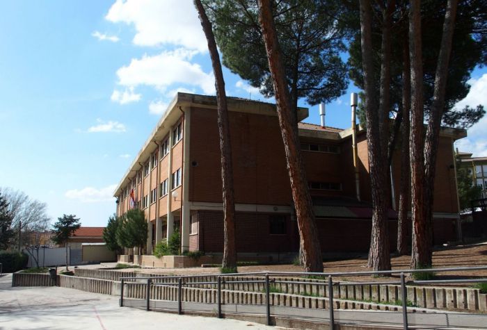 Izquierda Unida preguntará en Pleno por la tala de pinos en el Colegio Fuente del Oro y de chopos en la Ronda Oeste