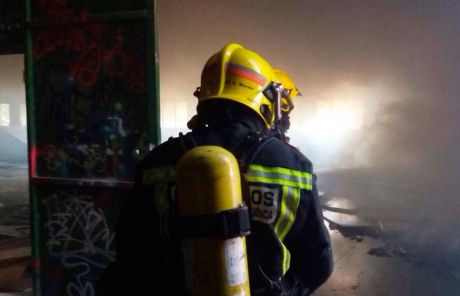 Un hombre de 71 años afectado por inhalación de humo en un incendio El Peral