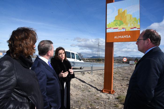 Castilla-La Mancha comienza la instalación de la nueva señalización turística en la región con una inversión de 30 millones de euros