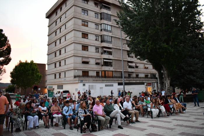 El barrio de La Paz da comienzo a sus fiestas con el pregón del escritor Juan Soria Palacios