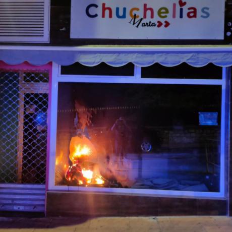 Controlado un incendio en el escaparate de un local comercial en la calle Ramón y Cajal de Cuenca