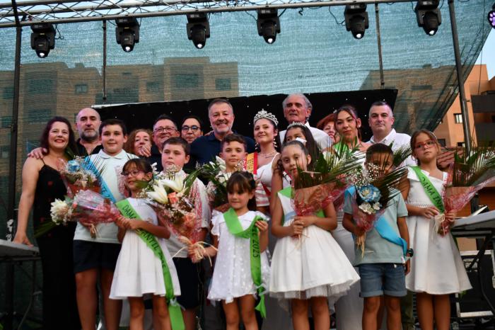 Villa Román inicia sus fiestas con el pregón de Carlos Solano y la coronación de su corte de honor