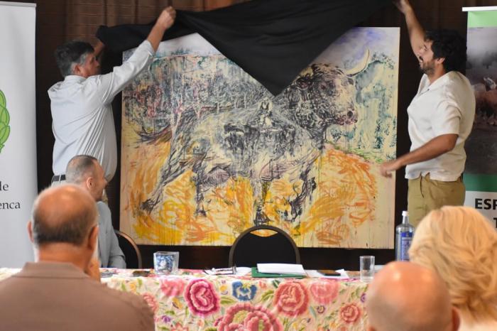 El Colegio de Veterinarios presenta el Trofeo al Mejor Toro de la Feria de San Julián 2025