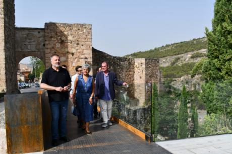 Fernández destaca el compromiso del Gobierno con el turismo y el patrimonio de Cuenca