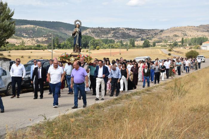 La Virgen de los Dolores recorre las calles de La Vega del Codorno en su día grande