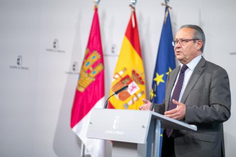  El consejero de Hacienda, Administraciones Públicas y Transformación Digital, Juan Alfonso Ruiz Molina, informa de las fechas y lugares de los procesos selectivos de las Ofertas de Empleo Público de administración general correspondientes a los años 2023 y 2024