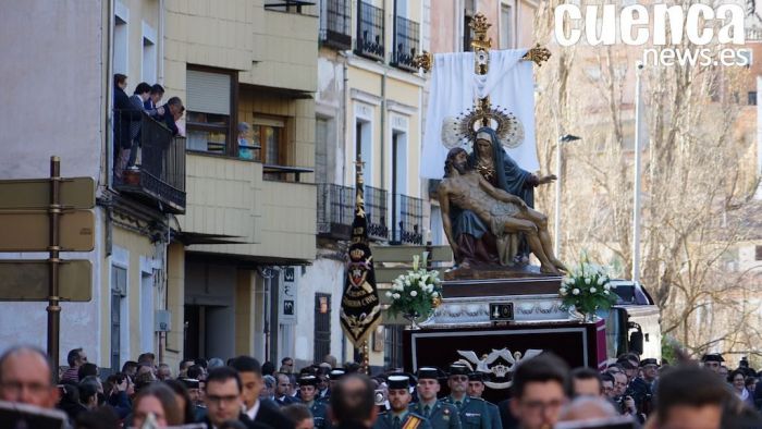 Multitudinario traslado de Nuestra Señora de las Angustias