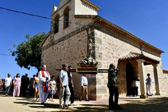 Nohales celebra la tradicional misa y procesión en honor al Santísimo Cristo de la Salud