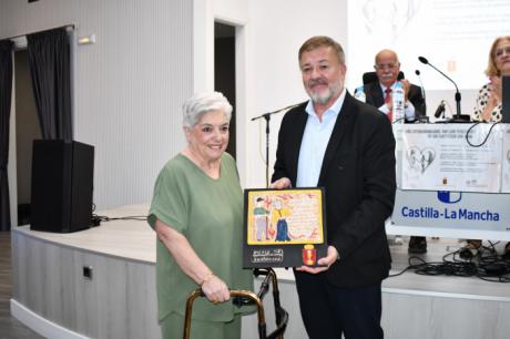 El Consejo Municipal de Mayores de Cuenca reconoce la labor del Área de Atención al Paciente Geriátrico y a Isabel Rosas Huelgas