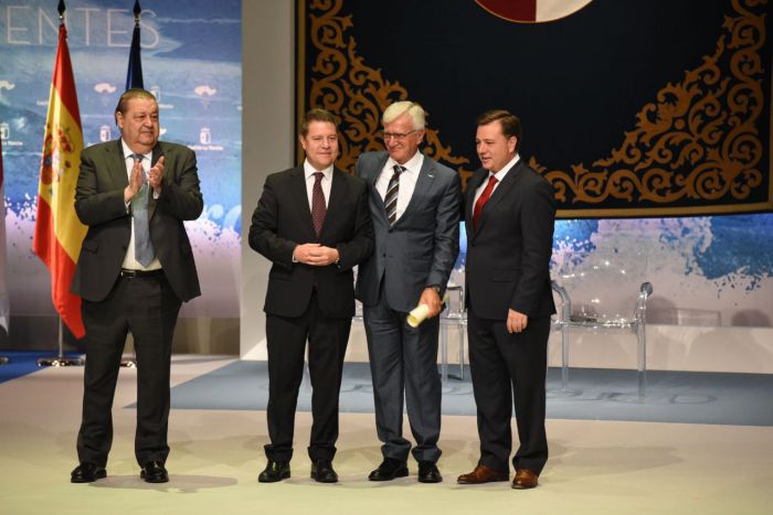 García-Page reconoce el “honor” que le supone la mayoría absoluta en las elecciones autonómicas y se compromete a devolverlo “con más trabajo”