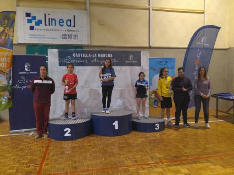 La expedición conquense logra dos trofeos por equipos y una medalla en individual en el Regional de Tenis de Mesa