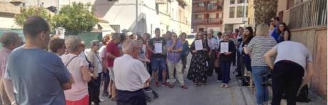 Vecinos de la calle Santiago López se movilizan para evitar la instalación de una antena telefónica
