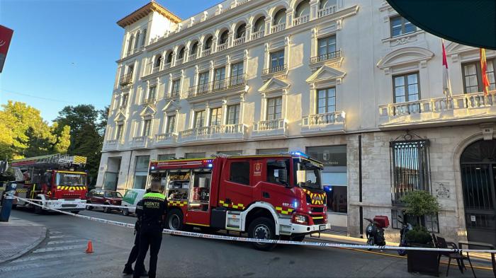 Desalojado el edificio Iberia de Cuenca por un incendio en el cuadro eléctrico; no hay heridos