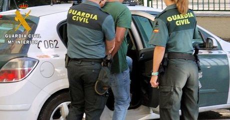La Guardia Civil detiene a una persona buscada por la Justicia