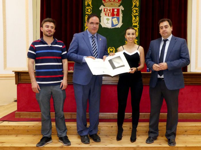 La joven valerosa Adriana Alonso recibe con “mucha ilusión” el galardón de Conquense Excelente 2019