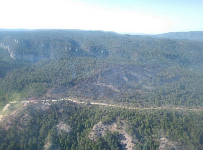 Unas 130 personas trabajan para controlar incendio de la Serranía de Cuenca