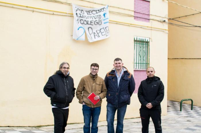 El candidato de Izquierda Unida, Pablo García, se reúne con la Asociación de Vecinos de 'La Paz'.