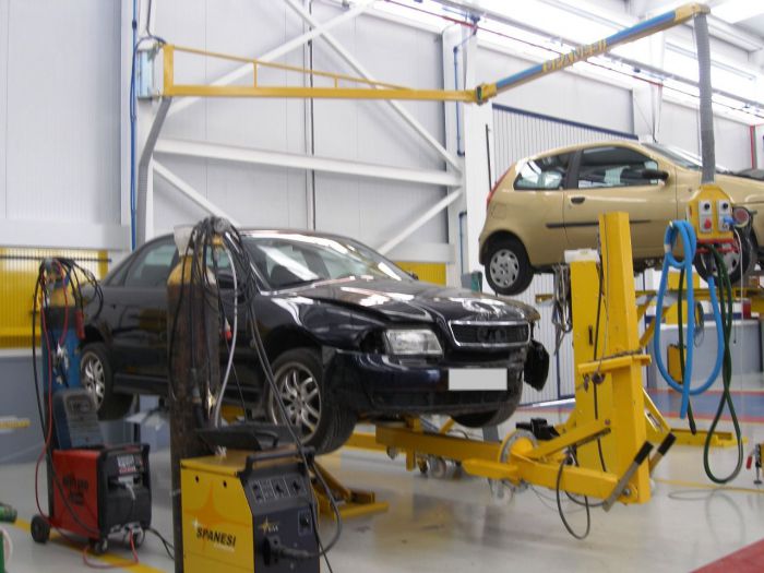 Los Talleres de la provincia recuerda que revisar el coche en un taller legal es esencial para garantizar la seguridad en la carretera
