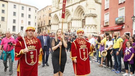 El Pendón de Alfonso VIII vuela al Ayuntamiento durante unas horas