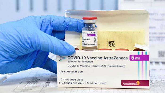 Sanidad propone ampliar la vacunación con AstraZeneca hasta los 65 años