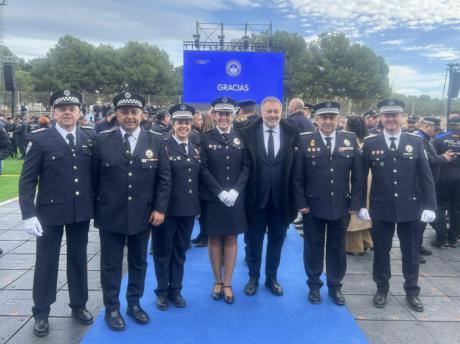 Paiporta reconoce a seis agentes de la Policía Local de Cuenca por su labor durante la DANA de octubre