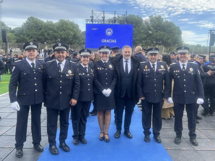 El Ayuntamiento de Paiporta reconoce a seis agentes de la Policía Local por su labor durante la DANA del 29 de octubre de 2024.