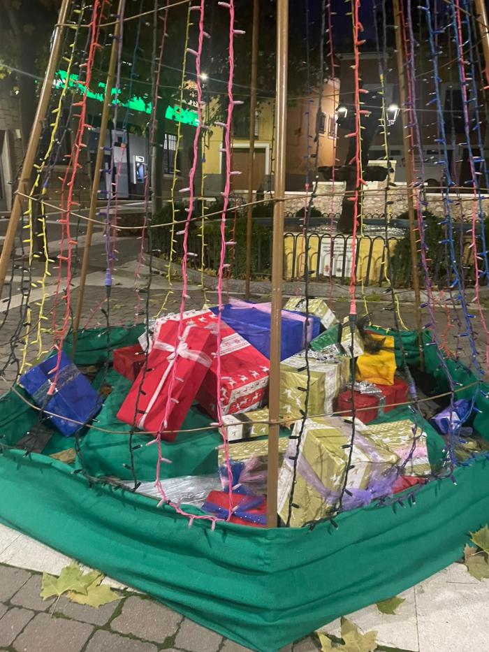 El árbol de Huete, símbolo de ilusión, sufre actos vandálicos