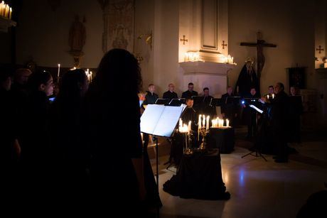 El Coro y Ensemble Alonso Lobo trajo la Navidad del Renacimiento al Teatro Auditorio de Cuenca