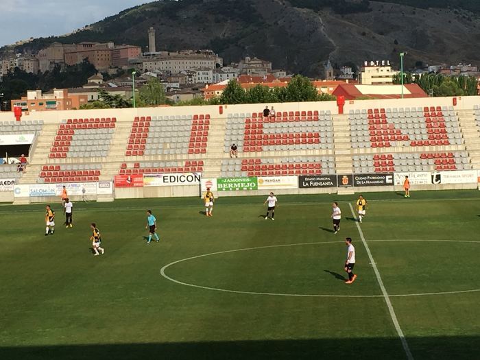 Agi deslumbra en La Fuensanta con un brillante juego coral del Conquense (2-0)