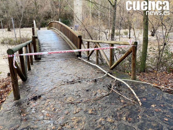 Bomberos y Policía Local han llevado a cabo más de 60 intervenciones durante el fin de semana por las intensas lluvias y la crecida del Júcar