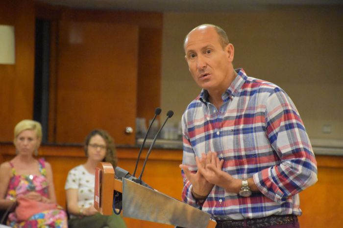 Sahuquillo (PSOE) reclama a los diputados del PP que 'sean patriotas' y se abstengan