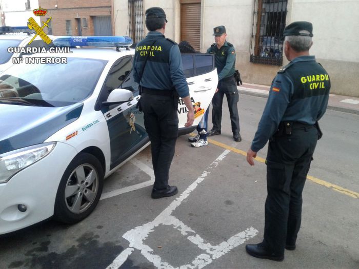 La Guardia Civil detiene a una persona por estancia irregular