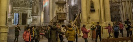 Confesión por rejilla tapada con tela y sin agua bendita en las iglesias de Cuenca