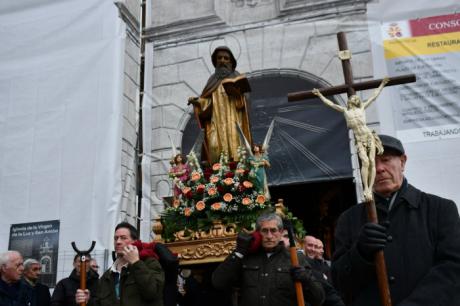 Misa, procesión y mascotas protagonistas en la festividad de San Antón en Cuenca