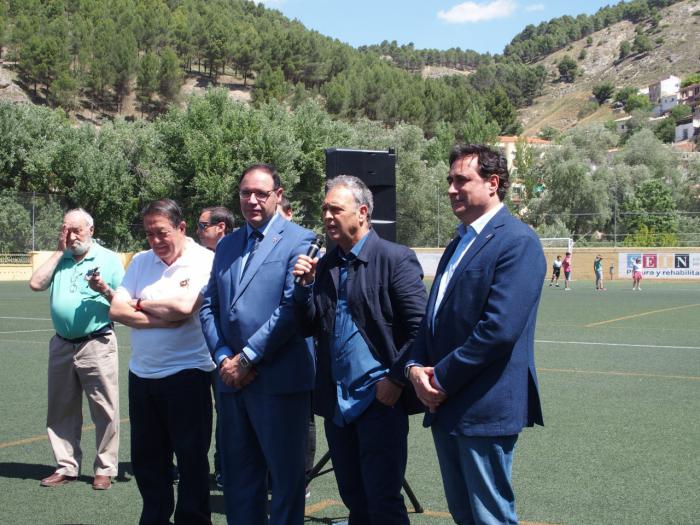 Caparrós, 'orgulloso' de dirigir al Sevilla y 'feliz' por su cruce con Cuenca