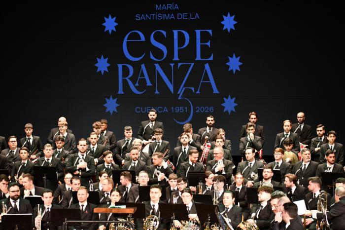 La Agrupación Musical Nuestro Padre Jesús de la Pasión de Linares, durante el concierto conmemorativo del 75º aniversario de la Hermandad de la Esperanza en el Auditorio de Cuenca.